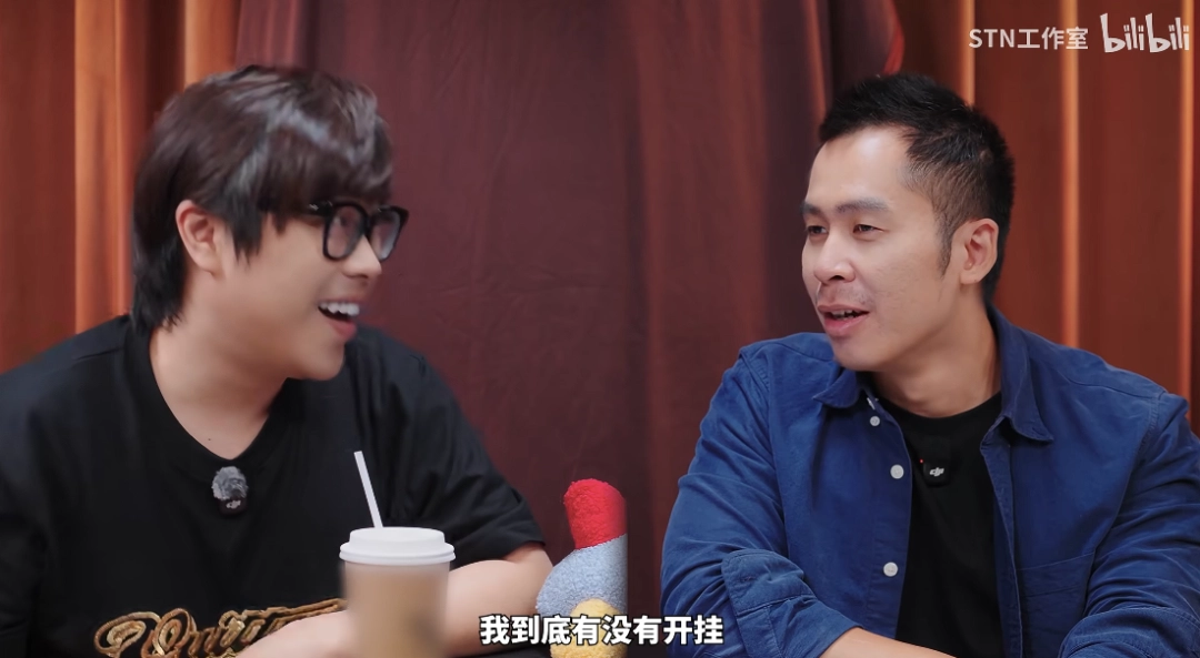 卢本伟回归接受采访!第一句就是到底有没有开挂