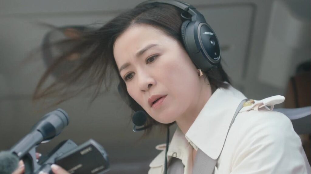 佘詩曼搏命演出！8樓高空開機門　現場人員全被嚇出冷汗